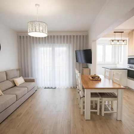 Cantinho Do Seculo - Sunny 2br Near Bus Station Apartment Nazaré